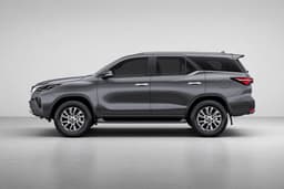 Toyota Fortuner Color Sparkling Black Crystal Shine Toyota Fortuner Color Sparkling Black Crystal Shine